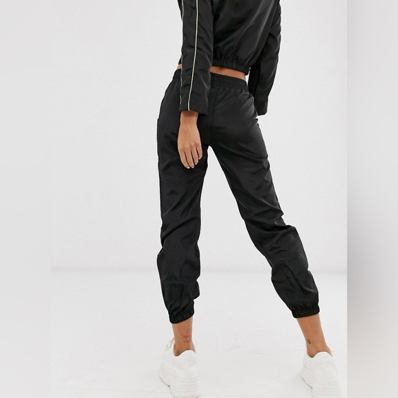 QED London cropped jacket and sweatpants (two-piece) - Picture 9 of 16